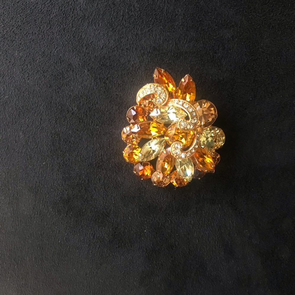 Vintage '50s/60s Eisenberg Brooch. This brooch is